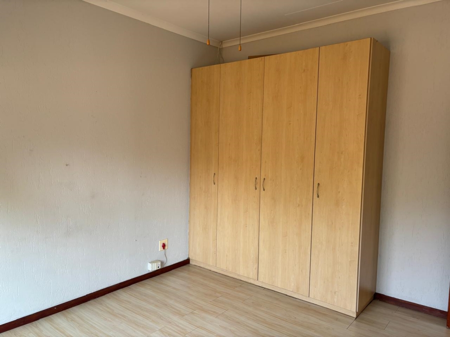 5 Bedroom Property for Sale in Eden Glen Gauteng