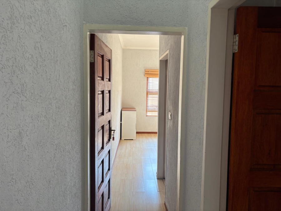 5 Bedroom Property for Sale in Eden Glen Gauteng