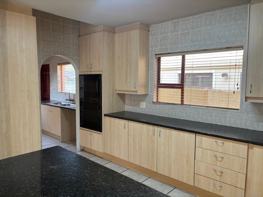 5 Bedroom Property for Sale in Eden Glen Gauteng