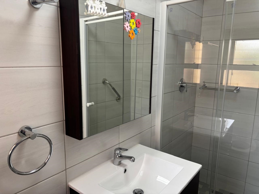 5 Bedroom Property for Sale in Eden Glen Gauteng