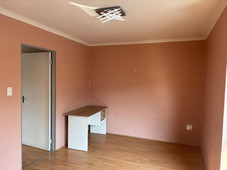 5 Bedroom Property for Sale in Eden Glen Gauteng