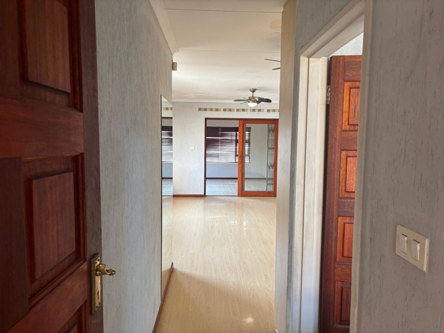 5 Bedroom Property for Sale in Eden Glen Gauteng