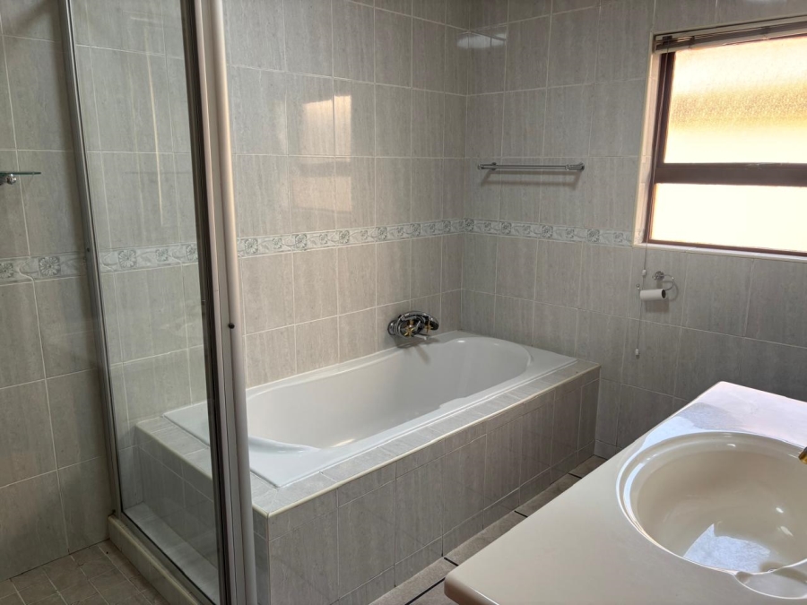 5 Bedroom Property for Sale in Eden Glen Gauteng