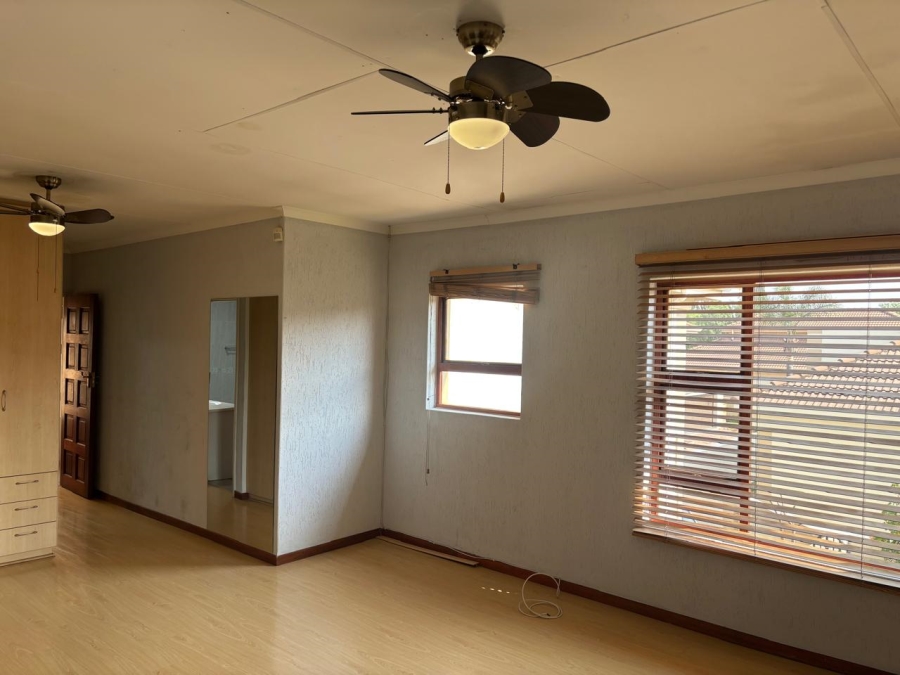 5 Bedroom Property for Sale in Eden Glen Gauteng