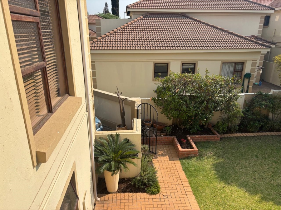 5 Bedroom Property for Sale in Eden Glen Gauteng
