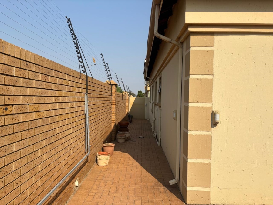 5 Bedroom Property for Sale in Eden Glen Gauteng