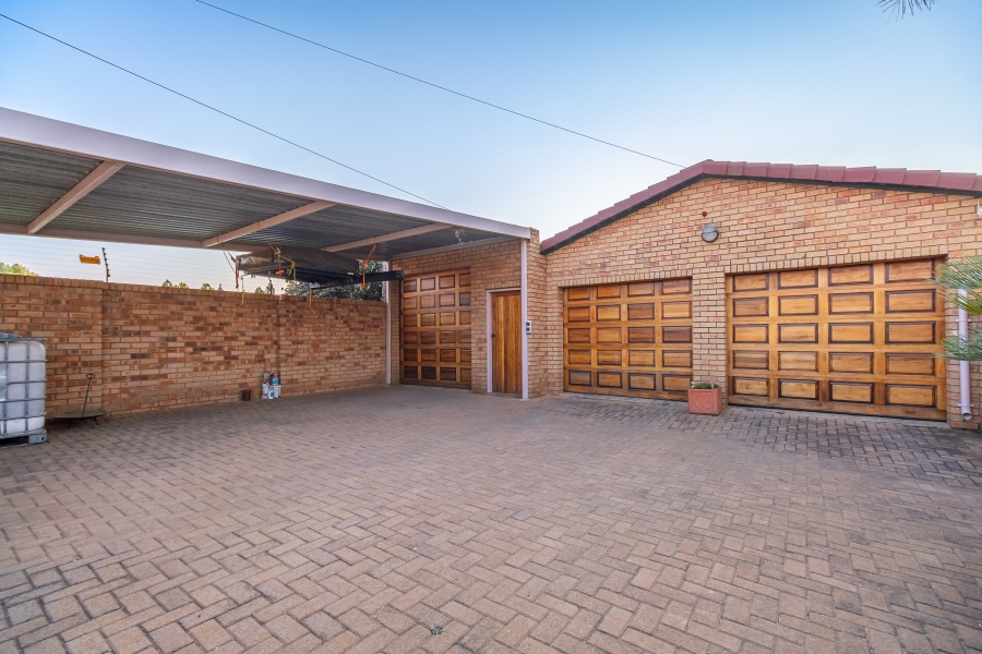 4 Bedroom Property for Sale in Noordheuwel Gauteng