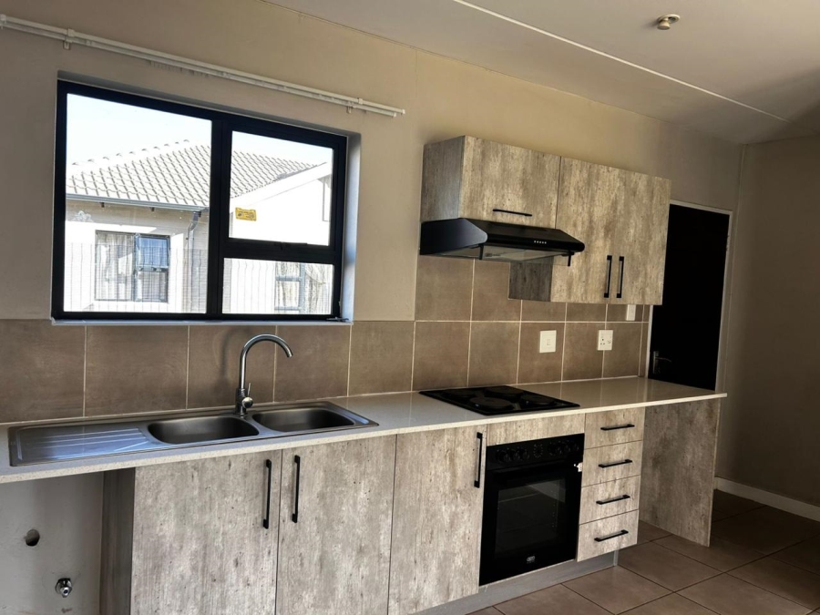 2 Bedroom Property for Sale in Albertsdal Gauteng