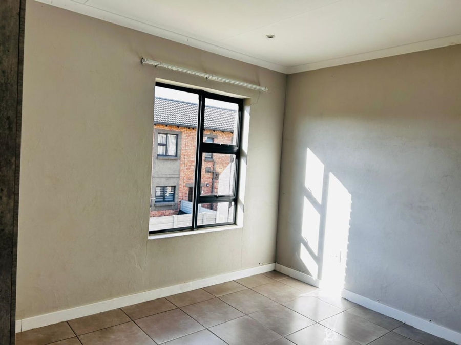 2 Bedroom Property for Sale in Albertsdal Gauteng