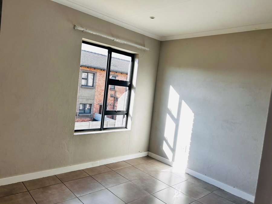 2 Bedroom Property for Sale in Albertsdal Gauteng