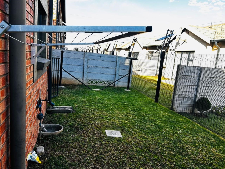 2 Bedroom Property for Sale in Albertsdal Gauteng