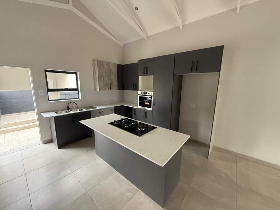 To Let 2 Bedroom Property for Rent in Bryanston Gauteng