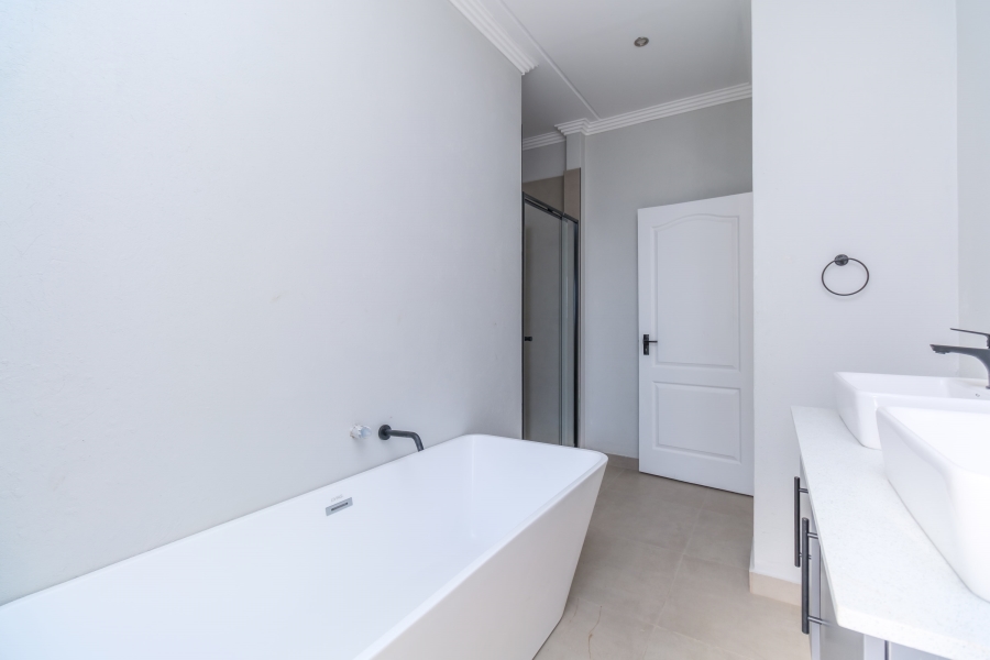 To Let 2 Bedroom Property for Rent in Bryanston Gauteng