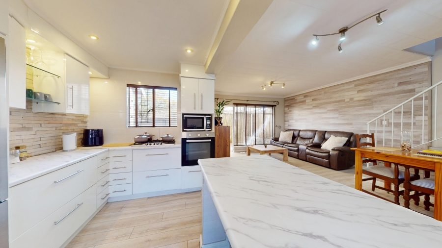 2 Bedroom Property for Sale in Beyers Park Gauteng