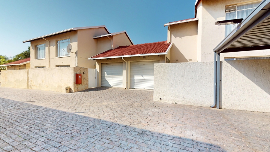 2 Bedroom Property for Sale in Beyers Park Gauteng