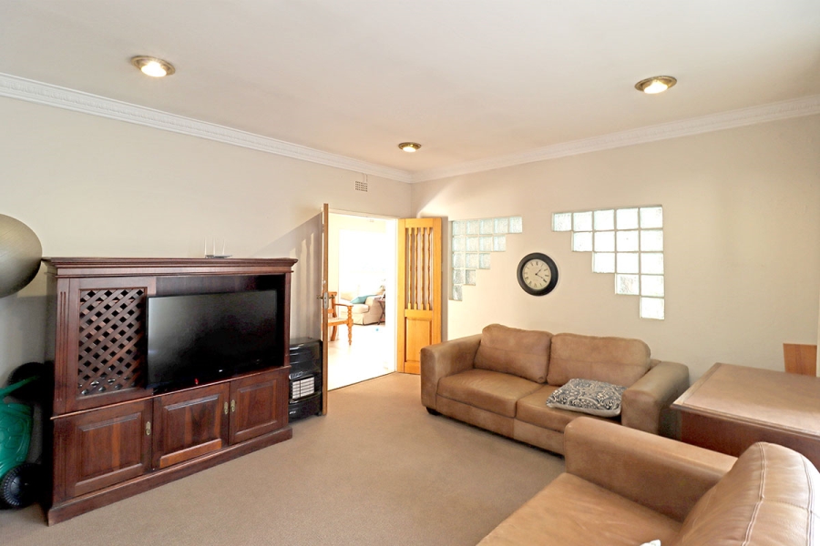 5 Bedroom Property for Sale in Glenhazel Gauteng