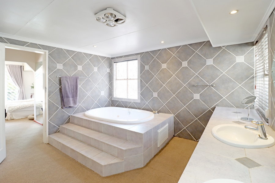5 Bedroom Property for Sale in Glenhazel Gauteng