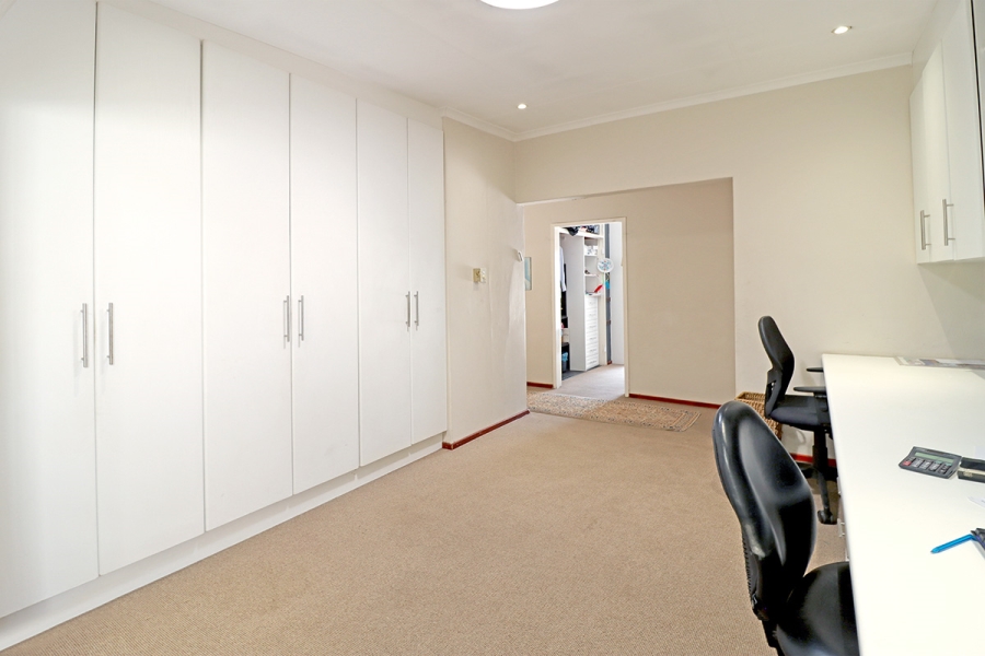 5 Bedroom Property for Sale in Glenhazel Gauteng