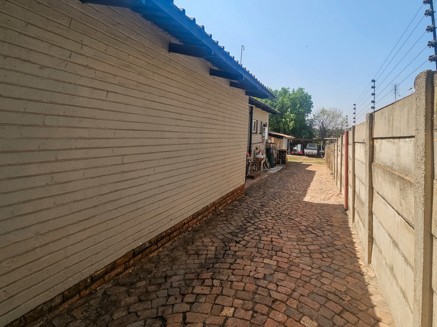 3 Bedroom Property for Sale in Jan Niemand Park Gauteng