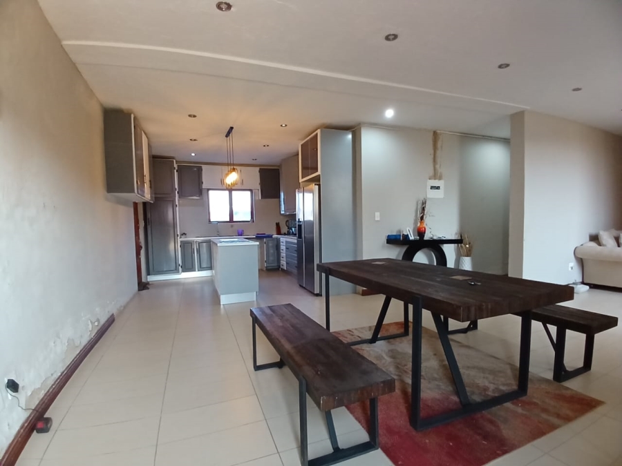 5 Bedroom Property for Sale in Mohlakeng Gauteng