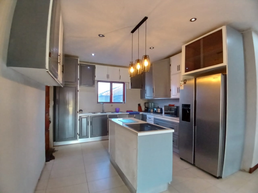5 Bedroom Property for Sale in Mohlakeng Gauteng