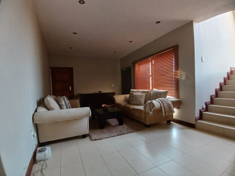 5 Bedroom Property for Sale in Mohlakeng Gauteng