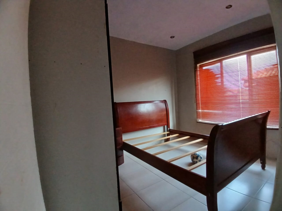 5 Bedroom Property for Sale in Mohlakeng Gauteng
