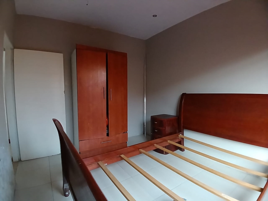5 Bedroom Property for Sale in Mohlakeng Gauteng