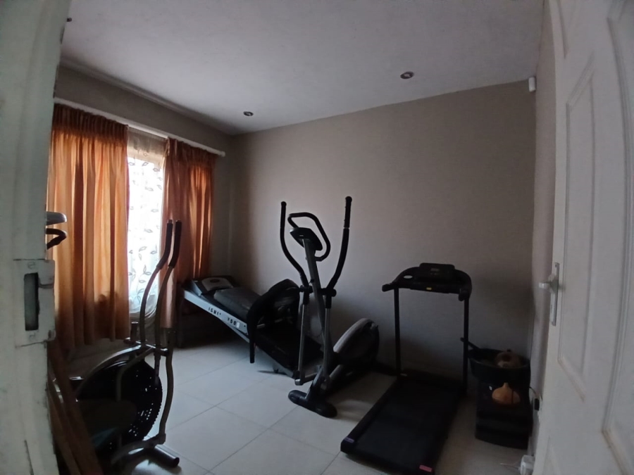 5 Bedroom Property for Sale in Mohlakeng Gauteng