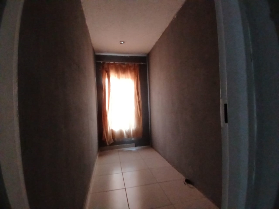 5 Bedroom Property for Sale in Mohlakeng Gauteng