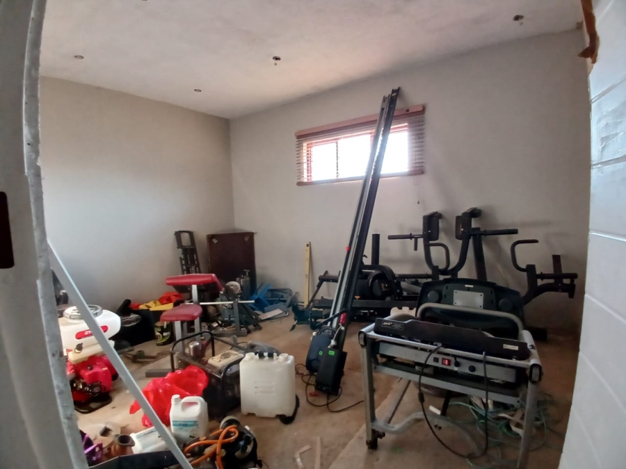 5 Bedroom Property for Sale in Mohlakeng Gauteng