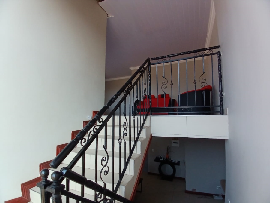 5 Bedroom Property for Sale in Mohlakeng Gauteng