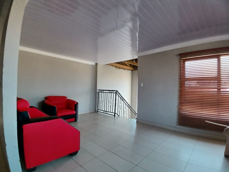 5 Bedroom Property for Sale in Mohlakeng Gauteng