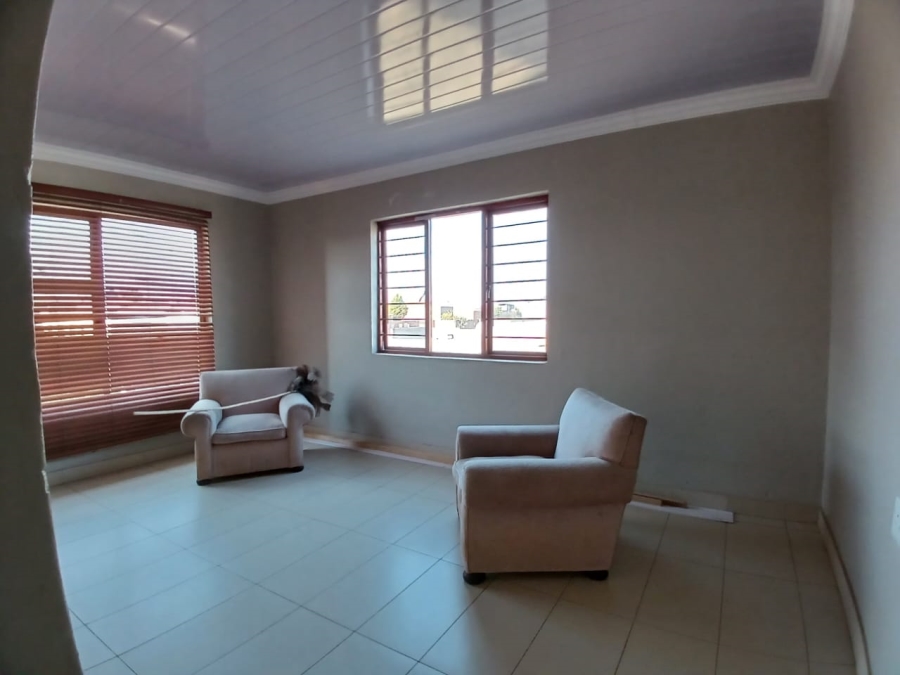 5 Bedroom Property for Sale in Mohlakeng Gauteng