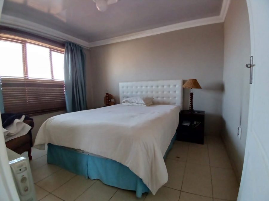 5 Bedroom Property for Sale in Mohlakeng Gauteng
