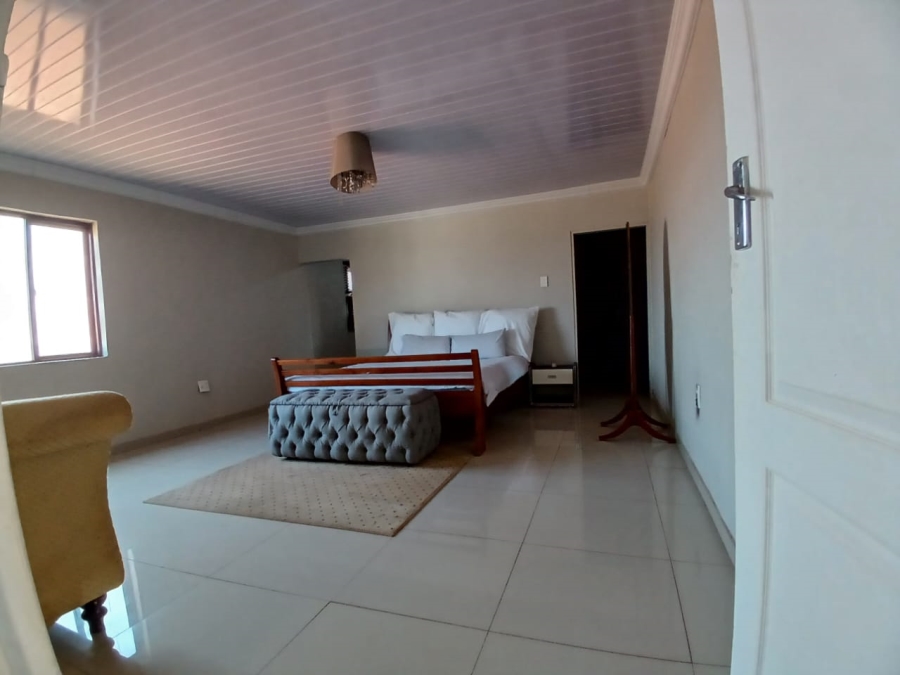5 Bedroom Property for Sale in Mohlakeng Gauteng