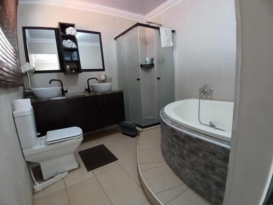 5 Bedroom Property for Sale in Mohlakeng Gauteng