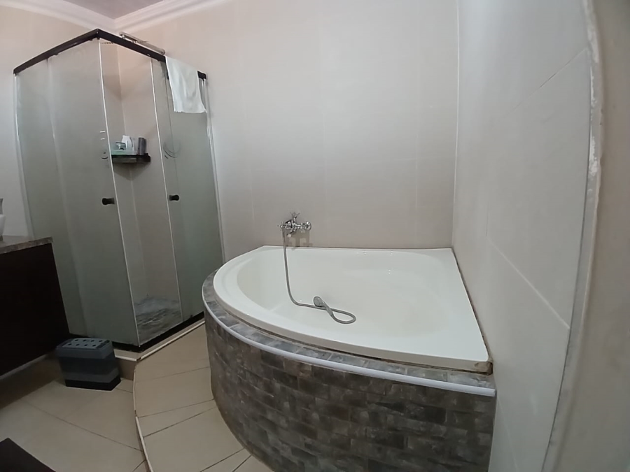 5 Bedroom Property for Sale in Mohlakeng Gauteng