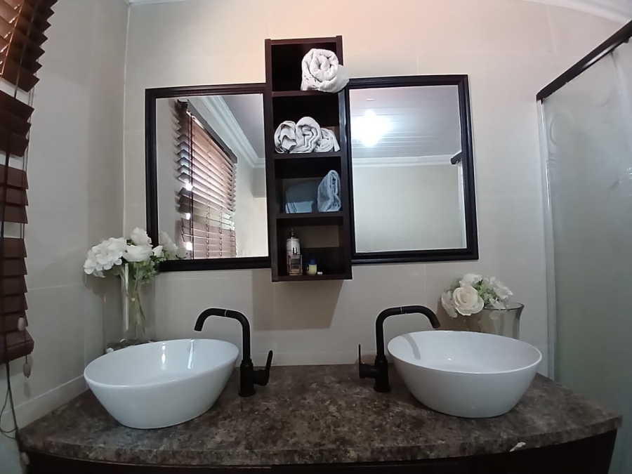 5 Bedroom Property for Sale in Mohlakeng Gauteng