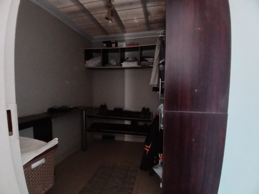 5 Bedroom Property for Sale in Mohlakeng Gauteng