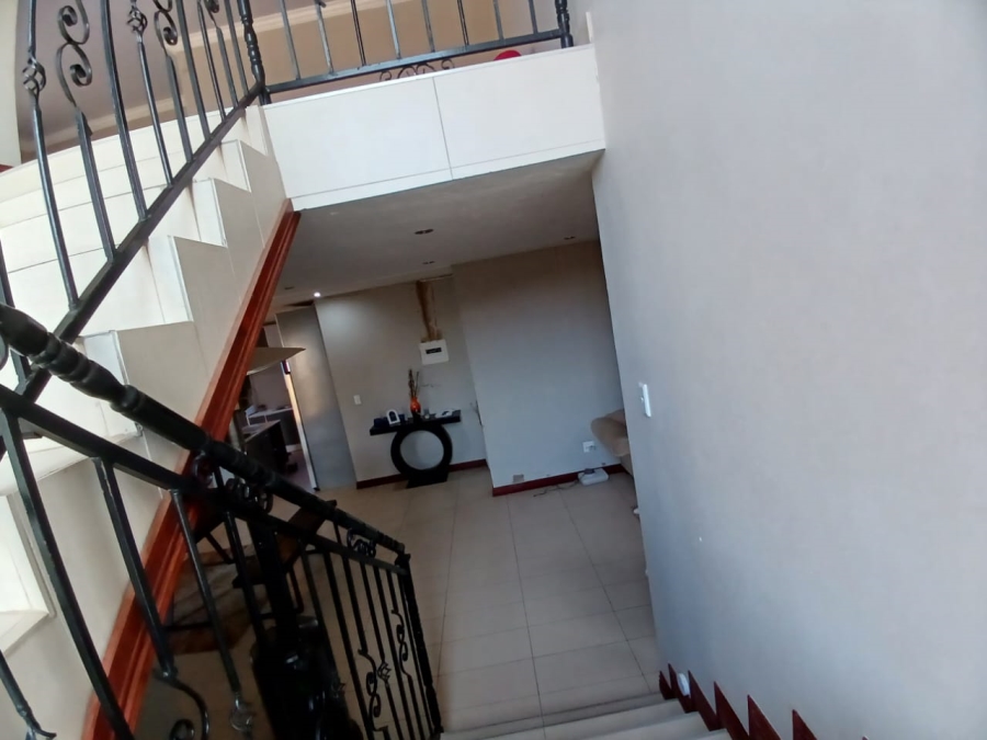 5 Bedroom Property for Sale in Mohlakeng Gauteng