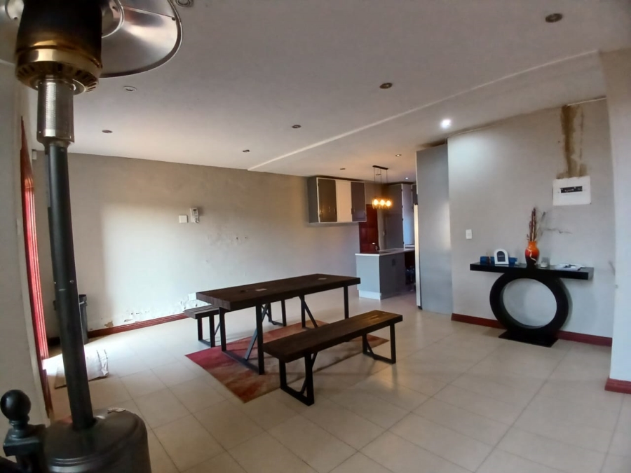 5 Bedroom Property for Sale in Mohlakeng Gauteng
