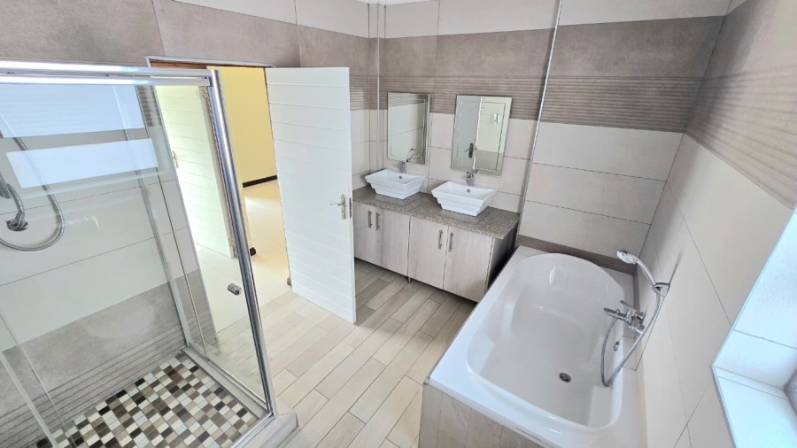 To Let 5 Bedroom Property for Rent in Copperleaf Estate Gauteng