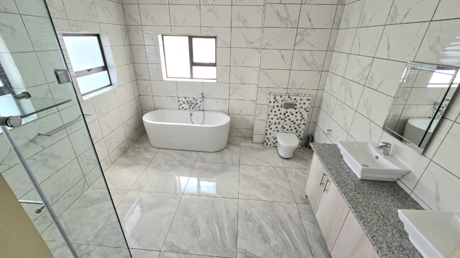 To Let 5 Bedroom Property for Rent in Copperleaf Estate Gauteng