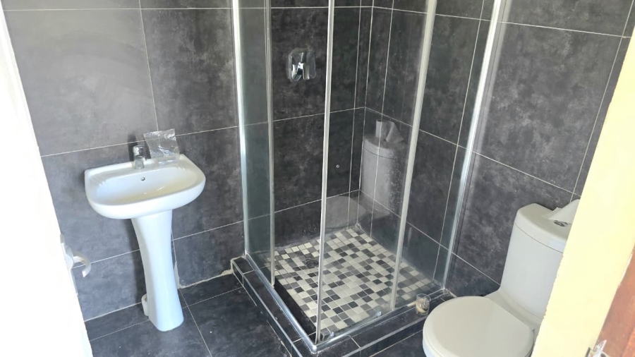 To Let 5 Bedroom Property for Rent in Copperleaf Estate Gauteng
