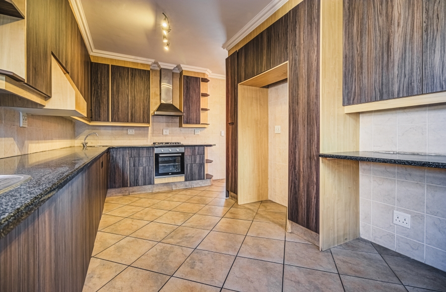 4 Bedroom Property for Sale in Glen Marais Gauteng