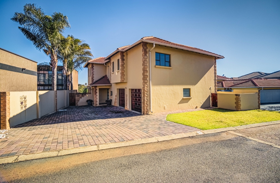 4 Bedroom Property for Sale in Glen Marais Gauteng