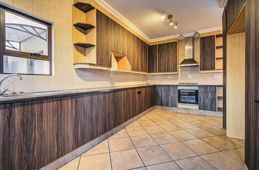 4 Bedroom Property for Sale in Glen Marais Gauteng