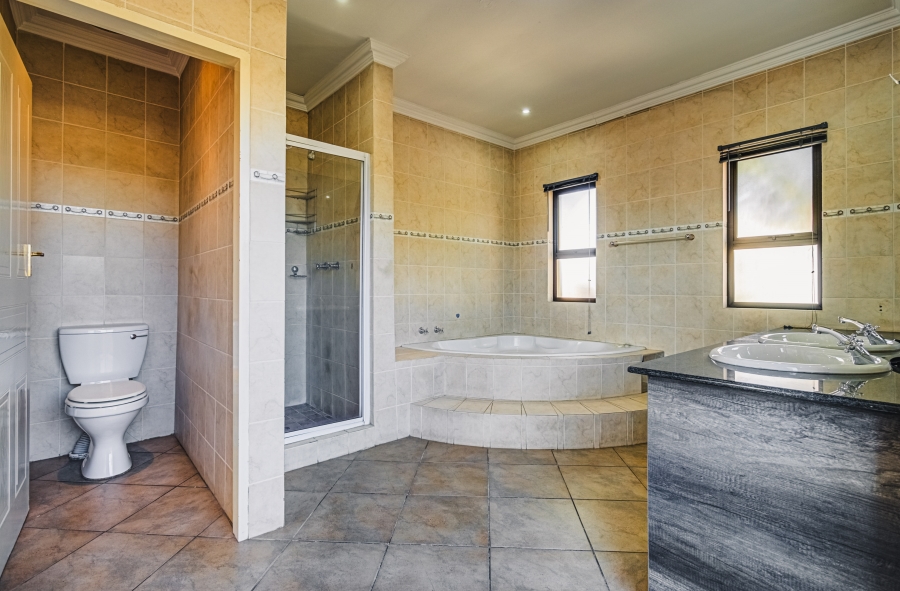 4 Bedroom Property for Sale in Glen Marais Gauteng