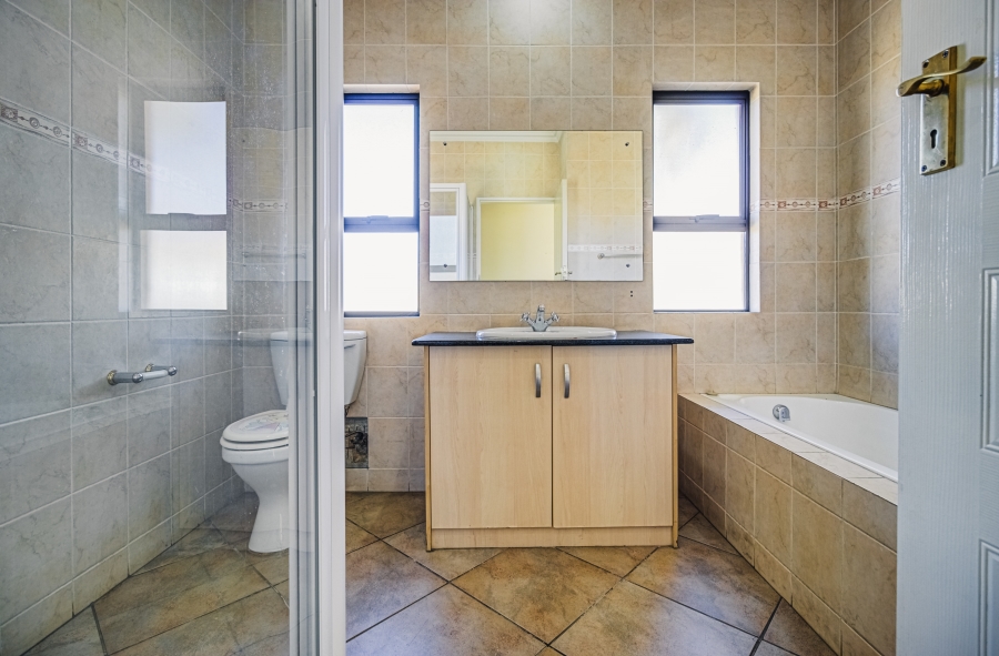 4 Bedroom Property for Sale in Glen Marais Gauteng